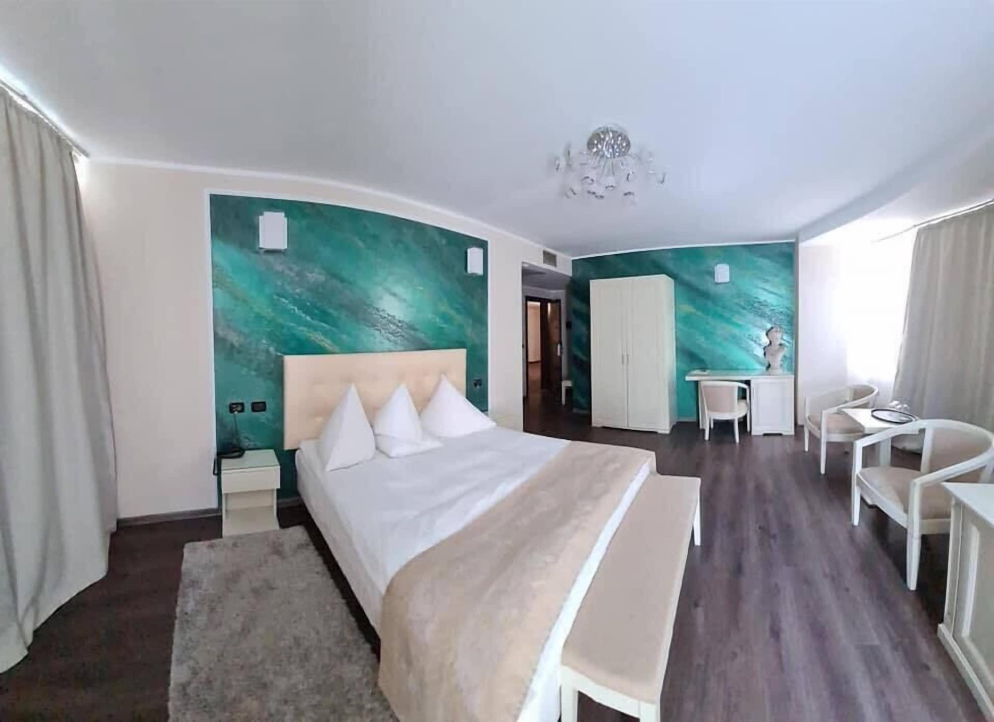 Hotel Paradis 4*